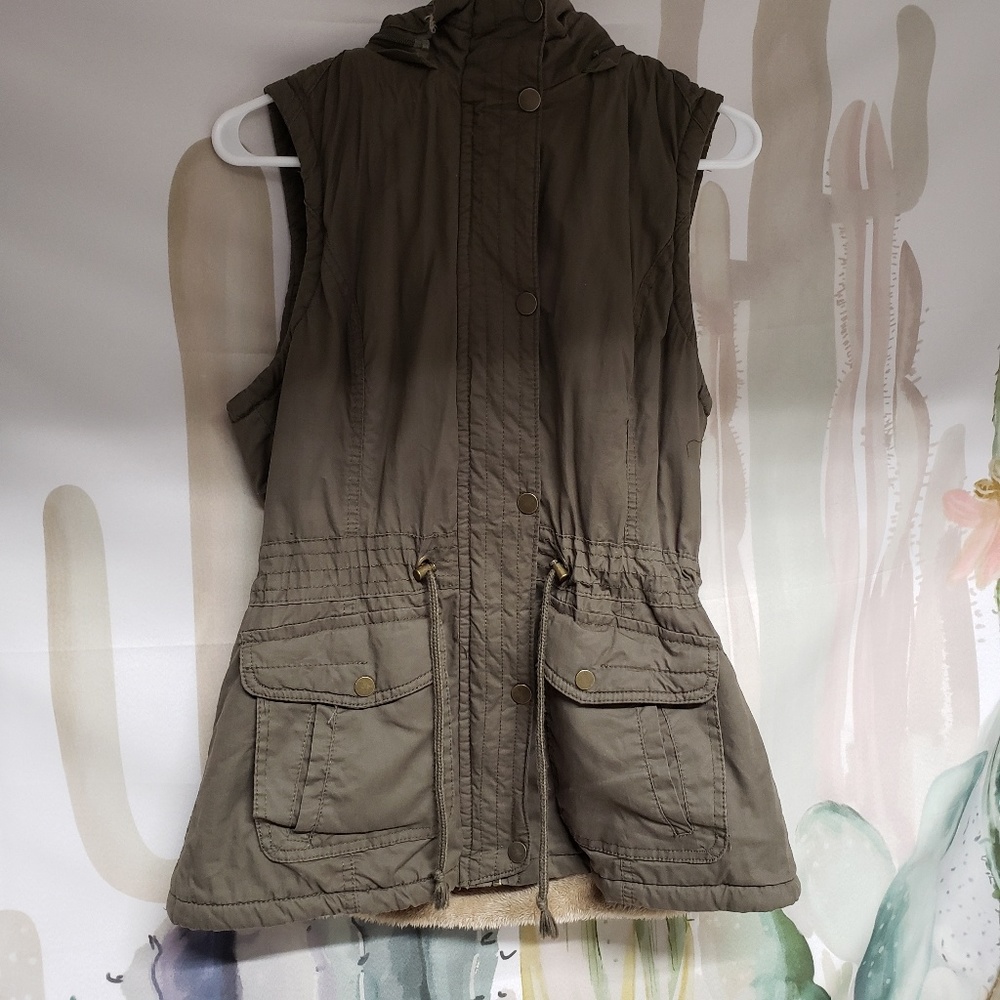 Cargo Green Vest w/ furry inside